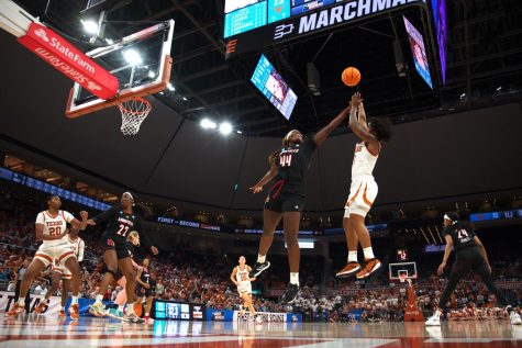 No. 4-seed Texas falls to No. 5-seed Louisville 73-51 in second round of NCAA tournament