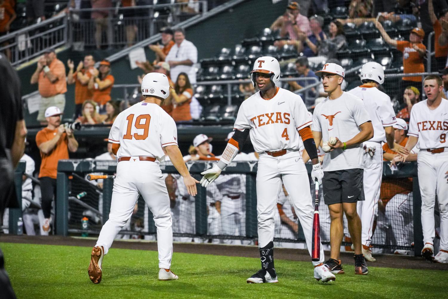 Texas beats Air Force 7-1 behind three home runs – The Daily Texan