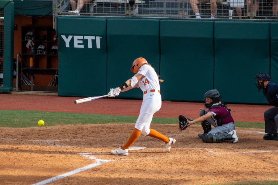 No. 8 softball defeats Texas State with impressive pitching by Mac Morgan