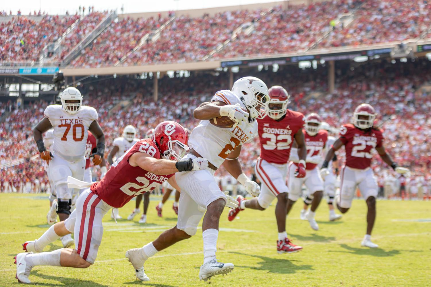 NFL Combine: Texas Longhorns' Bijan Robinson runs 40-yard dash in 4.46  seconds