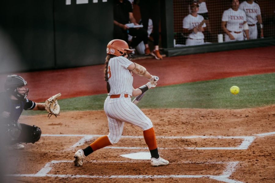 Texas softball takes loss to Kansas in first night of series