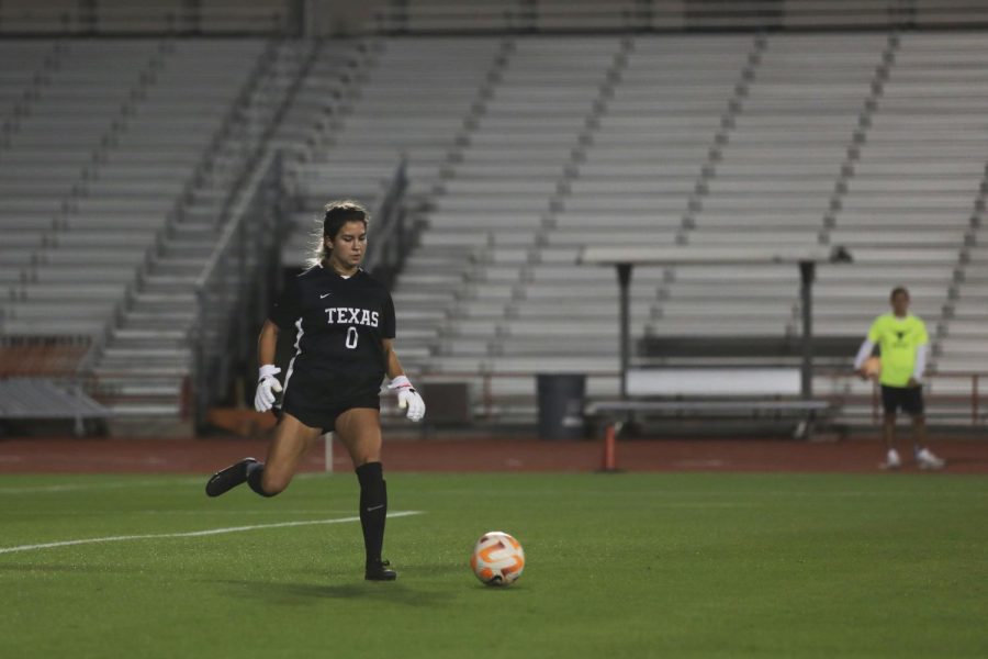 Texas Soccer alum signs professional contract with Houston Dash