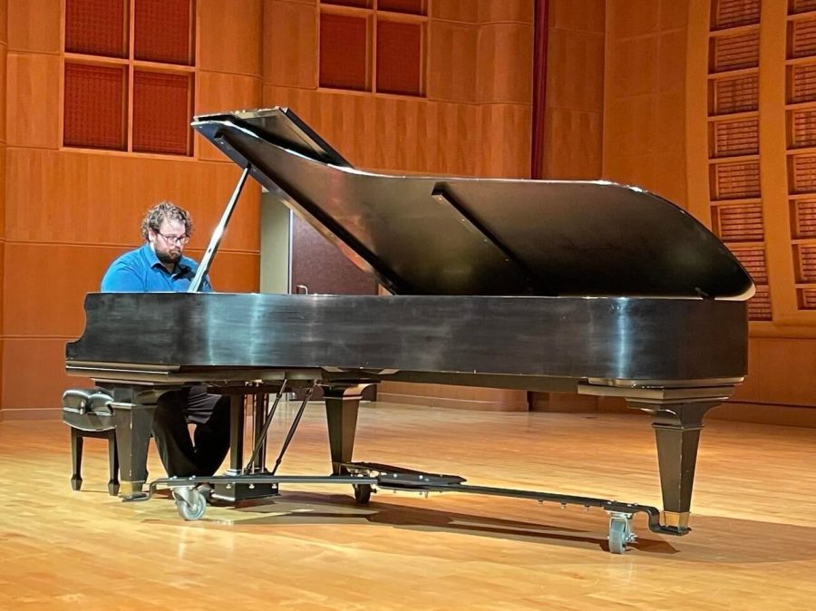 UT pianist wins concerto competition to perform with symphony