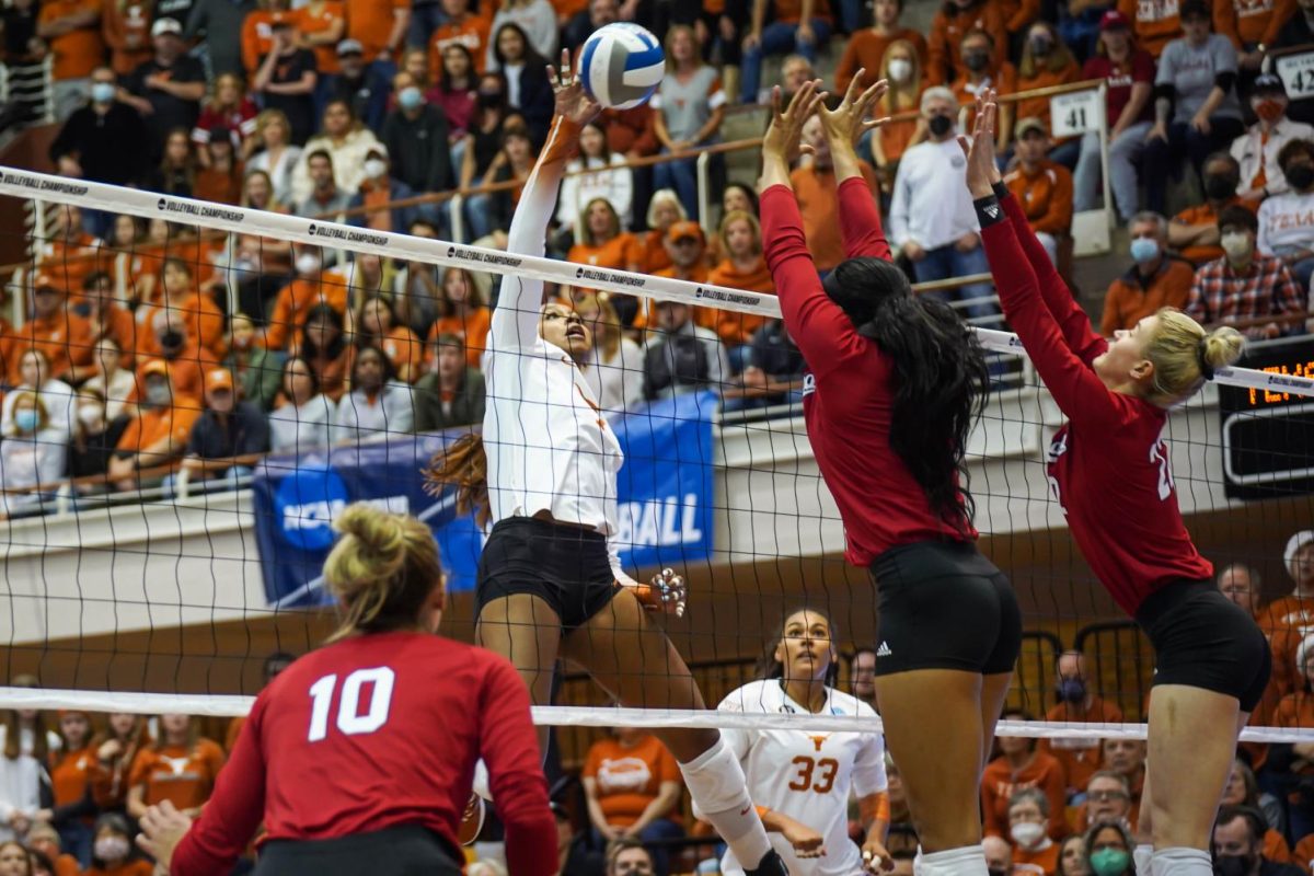 No. 4 Texas volleyball defeats Texas Tech in last Big 12 conference game