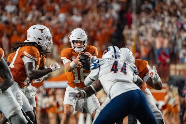 Quarterback Arch Manning catches a snap during Texas' game against UTSA on Sept. 14, 2024. 
