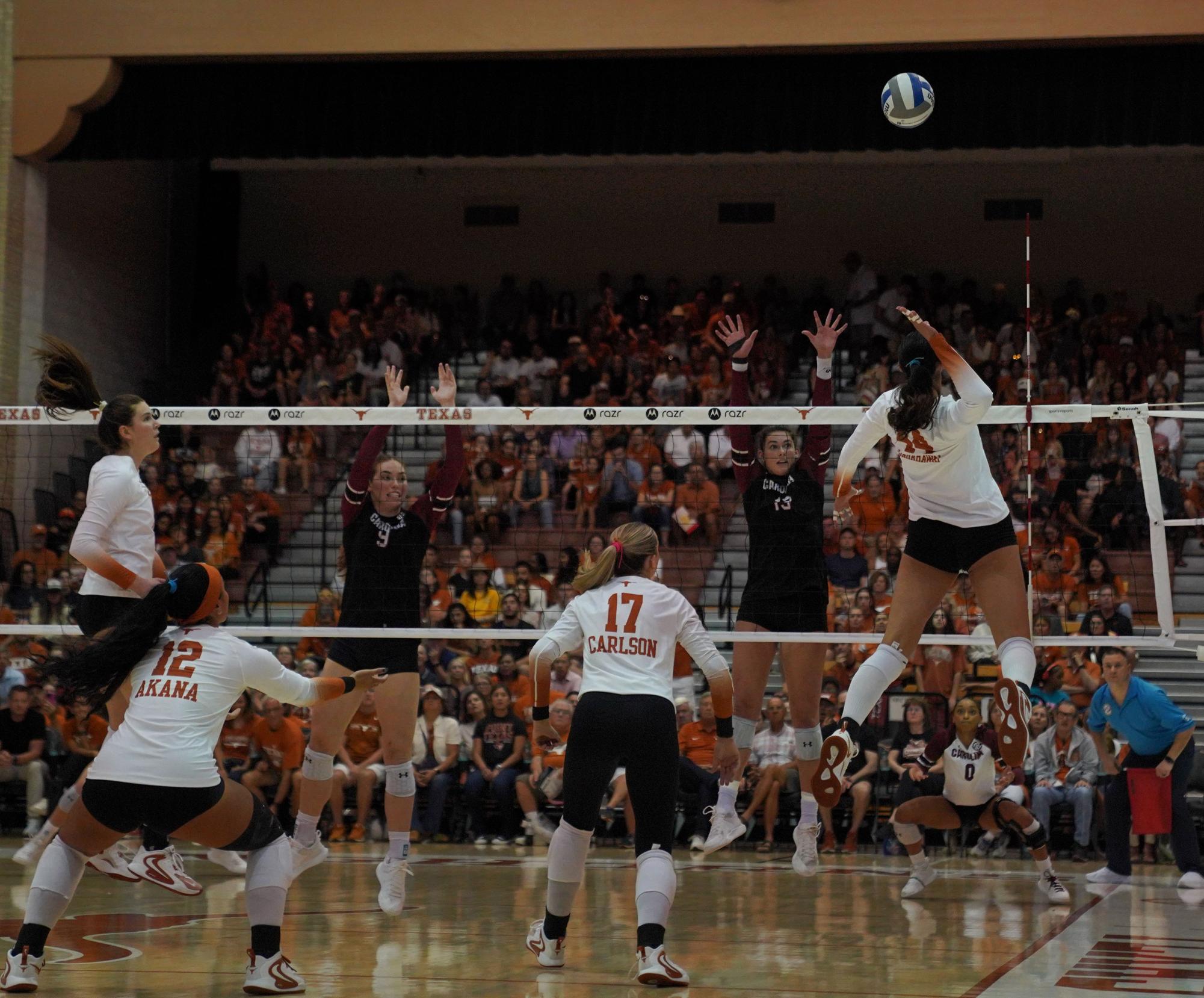 Texas volleyball defeats South Carolina in third straight SEC win – The Daily Texan