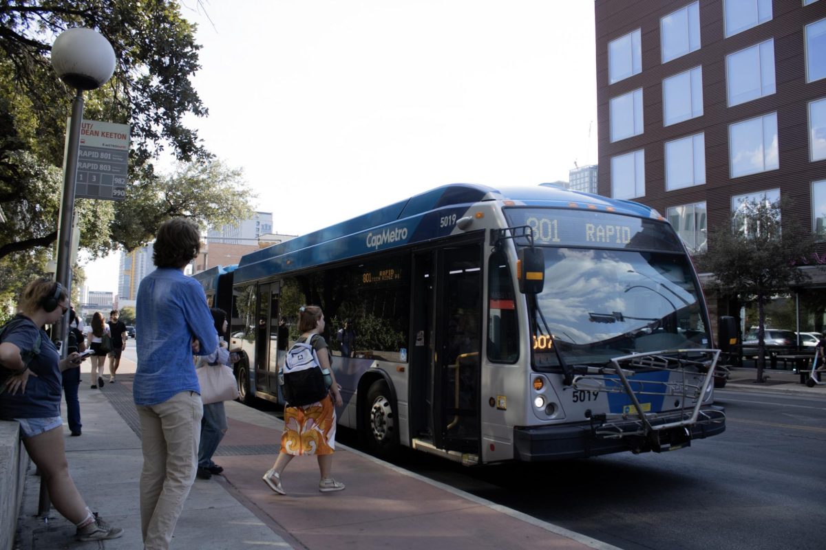 Rutas de autobús rápido de CapMetro retrasadas, impulsadas por diesel