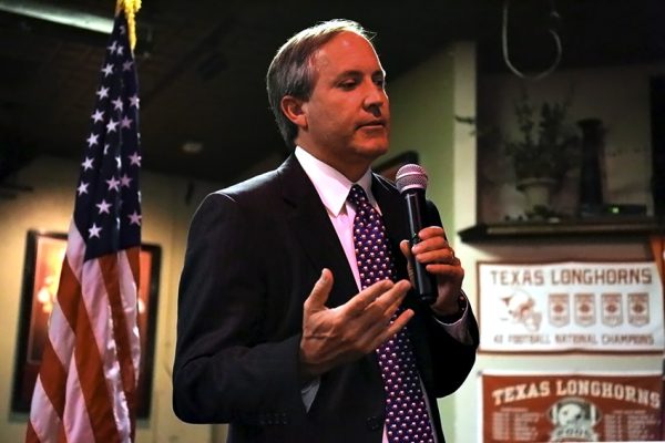 Ken Paxton speaking in 2017