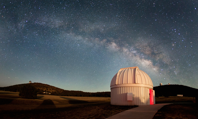 New fellows at Cosmic Frontier Center explore early universe