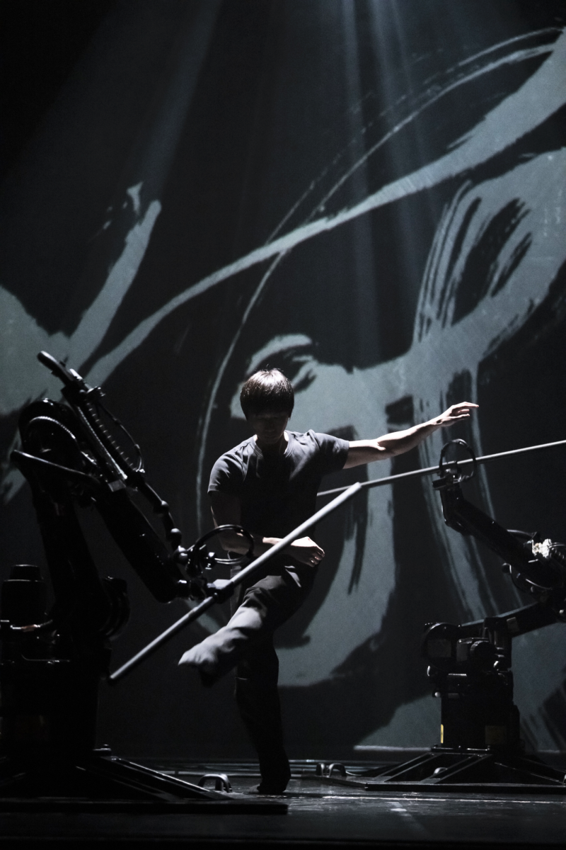 Acclaimed Taiwanese dancer Huang Yi performs ‘Ink’ at Bass Concert Hall, blots line between dance and technology