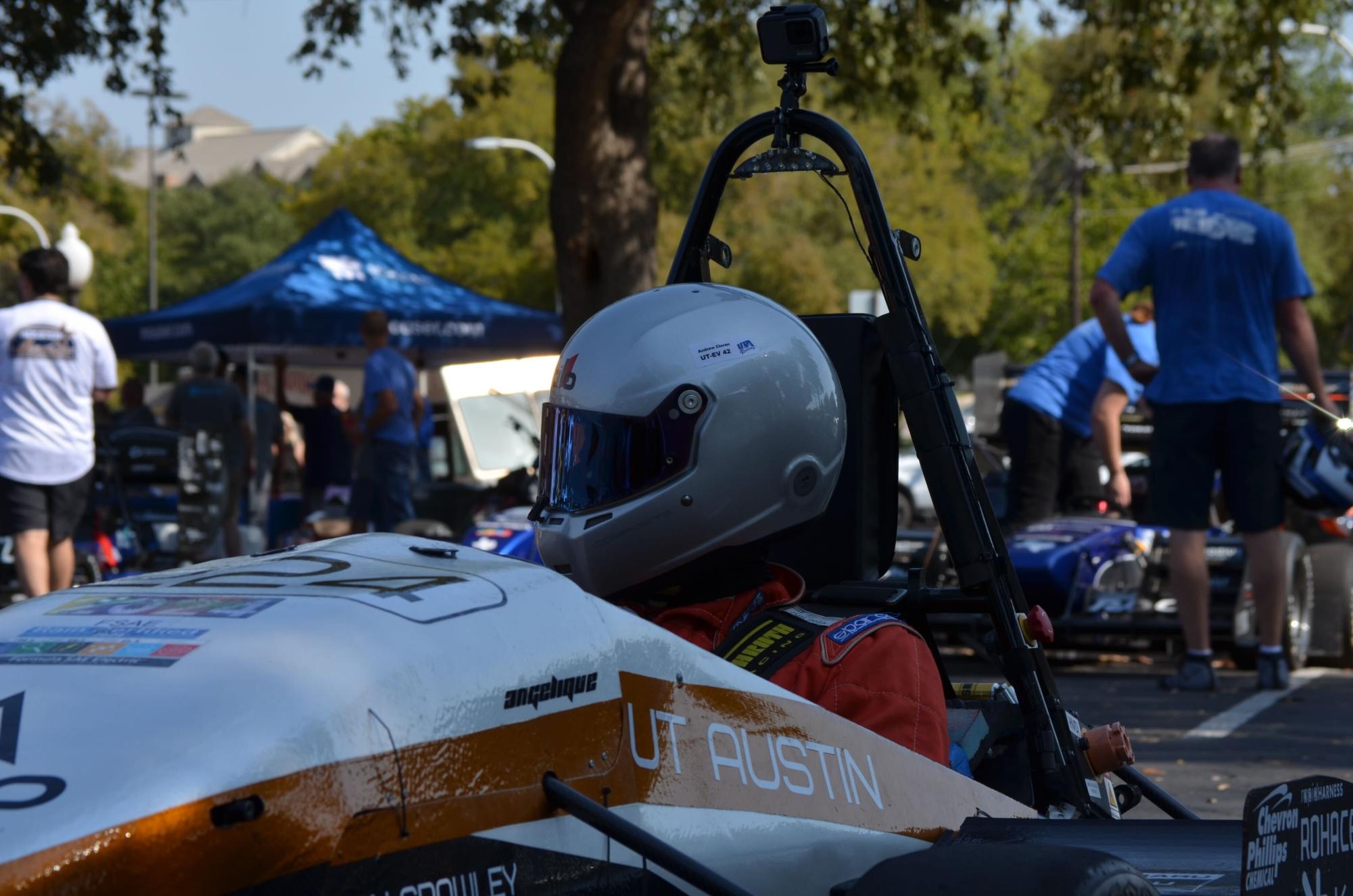 Longhorn Racing muestra su nuevo coche eléctrico en el Festival de ...