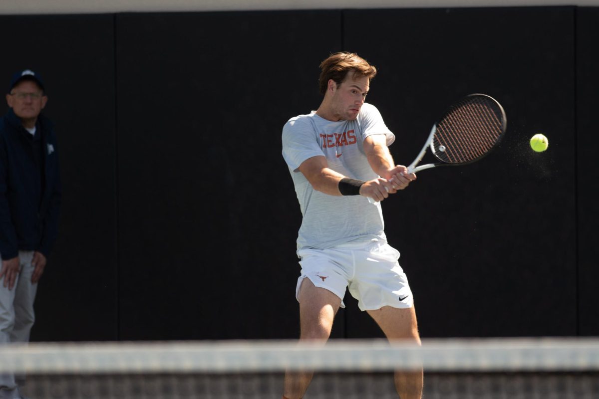 No. 4 Texas men’s tennis stays perfect in SEC, defeating No. 32 Auburn 4-1