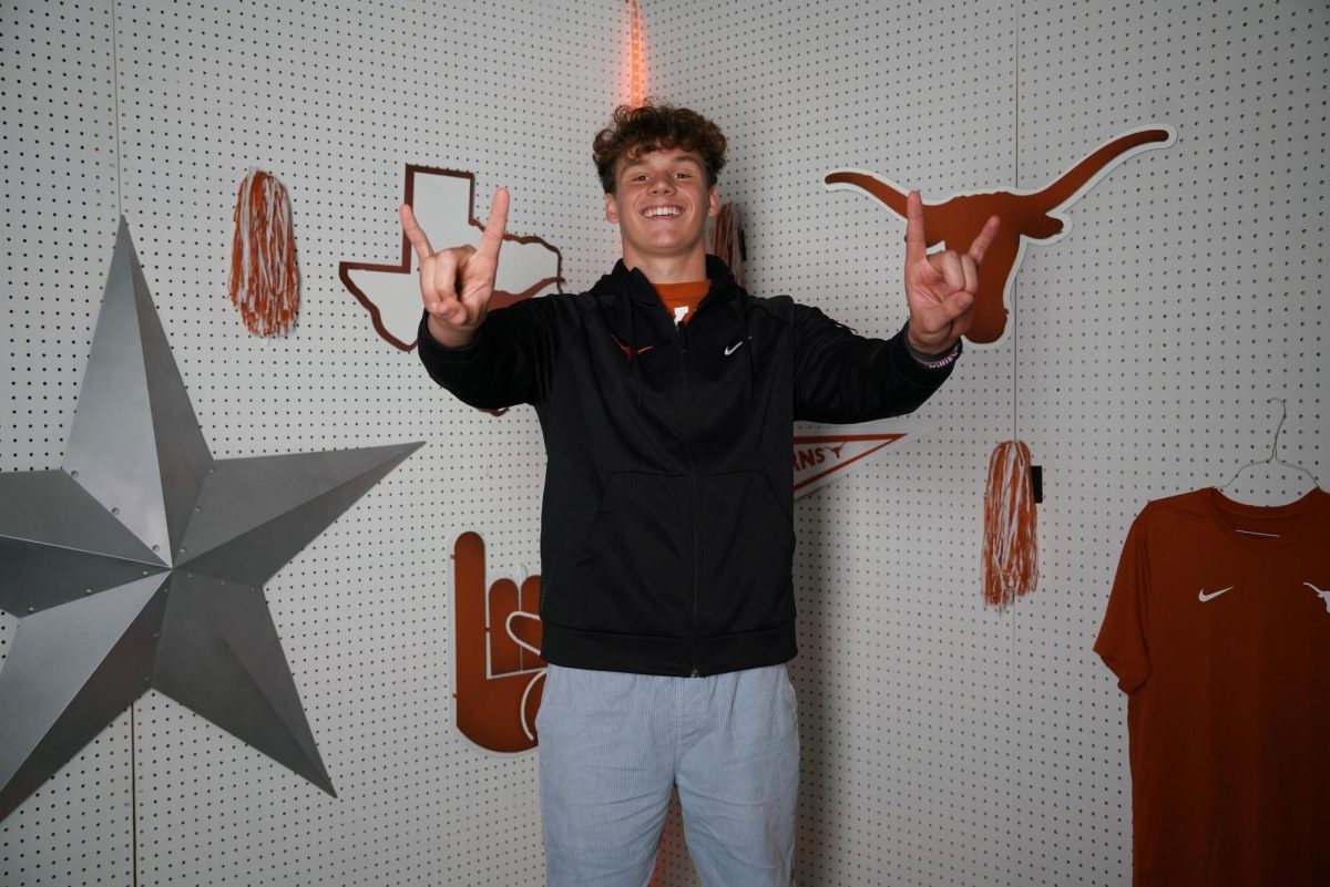 Texas men’s swim and dive lands swimmer Aiden Hammer, flips from Cal