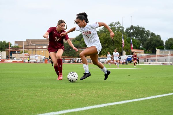Freshman forward Ava McDonald dribbles the ball during the Texas vs Charleston game on Aug. 31, 2025. 