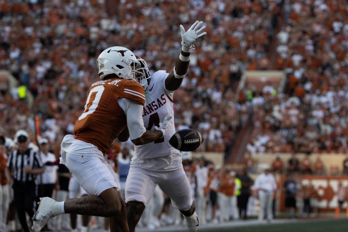 DeAndre Moore Jr. blocks a pass to Mike Washington Jr. during the game against the Arkansas Razorbacks on Nov. 22, 2025. 