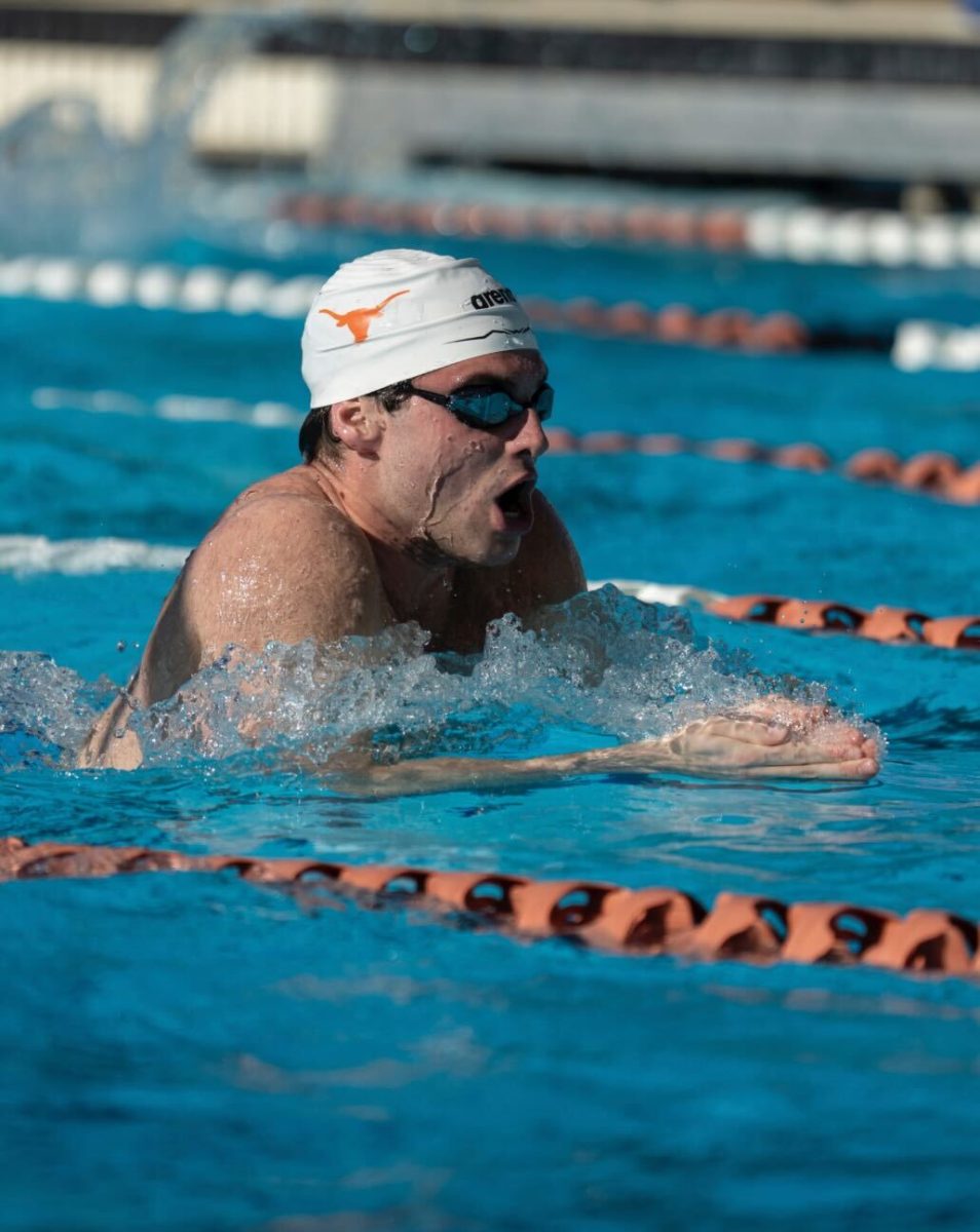 2 Texas swimmers honored for impact beyond pool