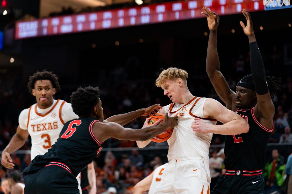 #6 Georgia forward Kanon Catchings and Texas forward Matas Vokietaitis fight for a rebound during Texas’ game on Saturday, Jan. 24.