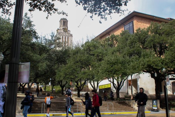 Students walk along Speedway and the East Mall on Feb. 2.