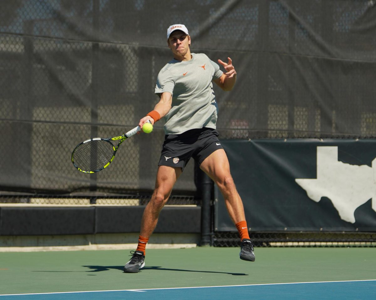 No. 4 men’s tennis extends SEC streak with victory over No. 22 South Carolina